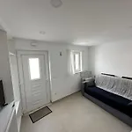 Ferienhaus As Estrelas -trois Hebergements Au Choix Acces Independants Meme Rue - Proche Centre -calme -confort -climatises - Plages -surf- Parking Free Peniche