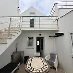 As Estrelas -trois Hebergements Au Choix Acces Independants Meme Rue - Proche Centre -calme -confort -climatises - Plages -surf- Parking Free Ferienhaus Peniche